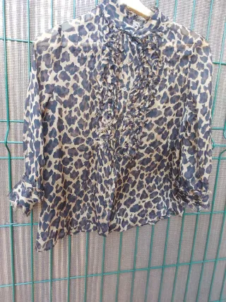 Blusa animal print con volantes
