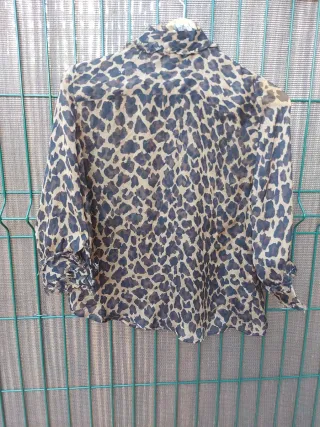 Blusa animal print con volantes