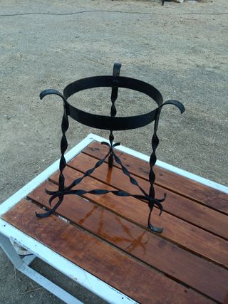 Macetero de hierro forjado