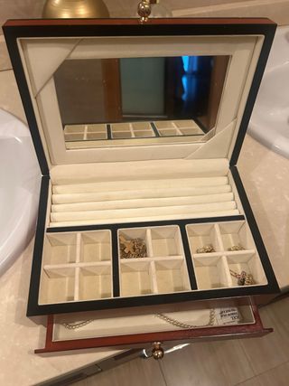 Joyero de madera con espejo y cajón