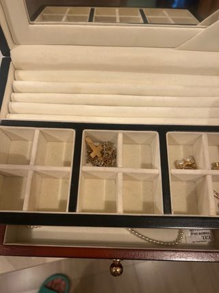Joyero de madera con espejo y cajón