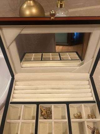 Joyero de madera con espejo y cajón