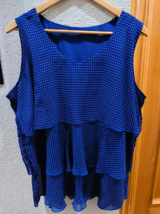 Blusa azul de lunares