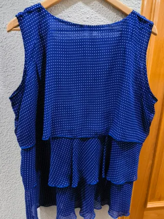 Blusa azul de lunares