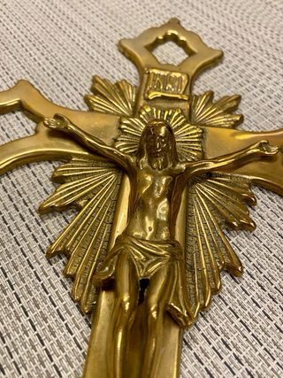 Crucifijo de Jesús en latón