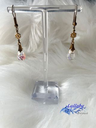 Pendientes dorados lágrima cristal