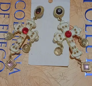 Pendientes Cruz Barrocos dorados con incrustacione