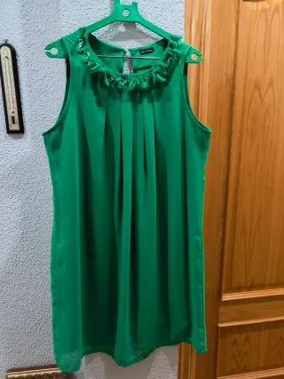 Vestido verde con caída