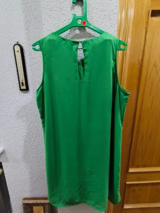 Vestido verde con caída