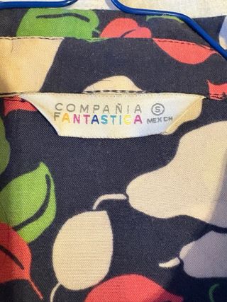 Camisa Compañía Fantástica Estampado Frutas. 
