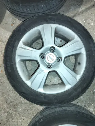 Llantas Opel Corsa C 15 con neumáticos
