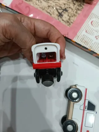 Pista in legno con accessori