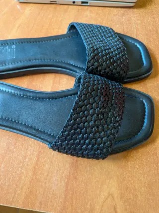 Sandalias pala negras tejidas