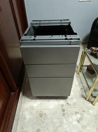 Cassettiera da ufficio grigia metallizzata