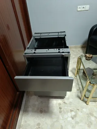 Cassettiera da ufficio grigia metallizzata