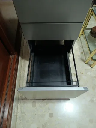 Cassettiera da ufficio grigia metallizzata