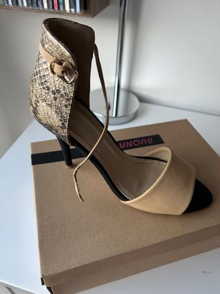 Sandalias Talla 39 Tacón 10cm Beige y Dorado