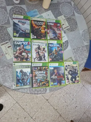 Xbox 360 Blanca con 2 Mandos y Juegos