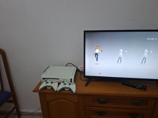 Xbox 360 Blanca con 2 Mandos y Juegos