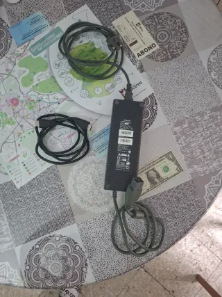 Xbox 360 Blanca con 2 Mandos y Juegos