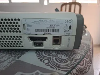 Xbox 360 Blanca con 2 Mandos y Juegos