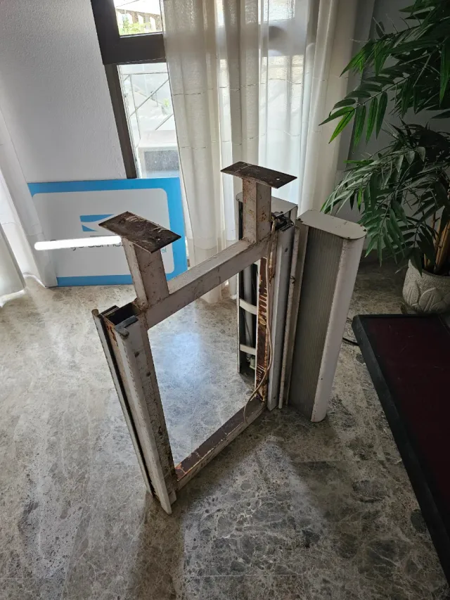 Cartel luminoso metal y plástico