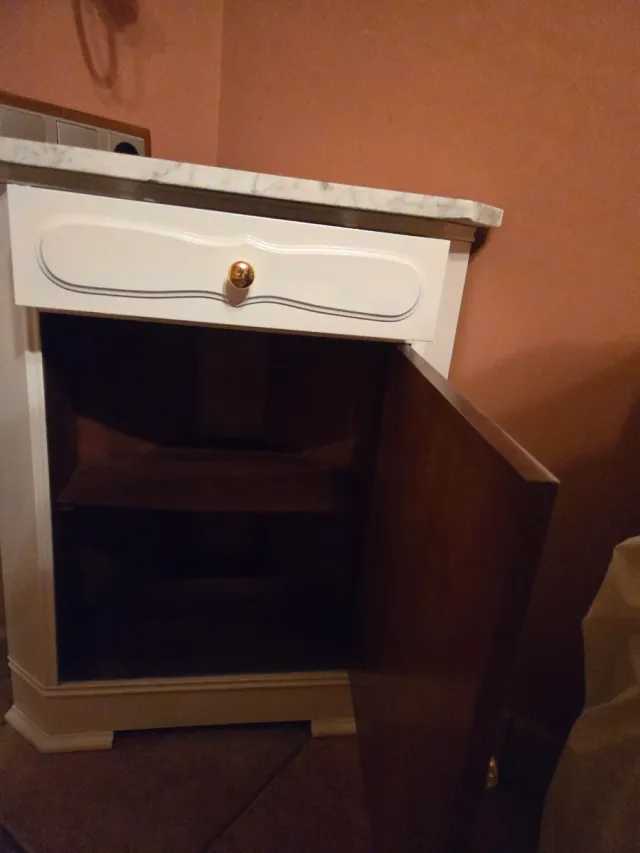 Mesita auxiliar mármol y madera