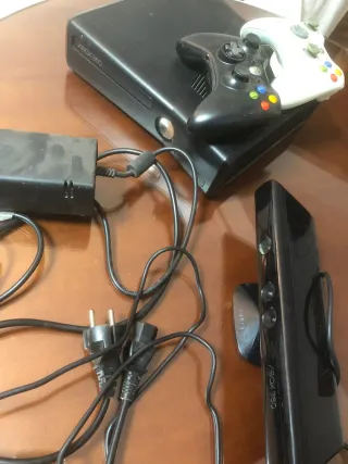 Xbox 360 completa con caja y con  juegos varios