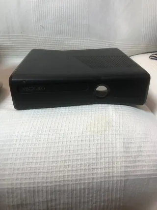 Xbox 360 completa con caja y con  juegos varios