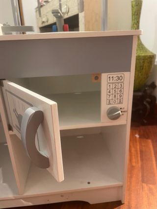 Cucina giocattolo in legno