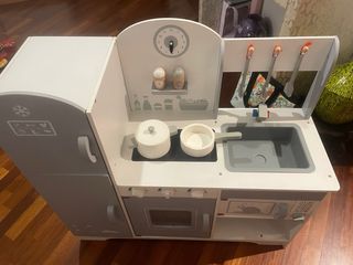 Cucina giocattolo in legno