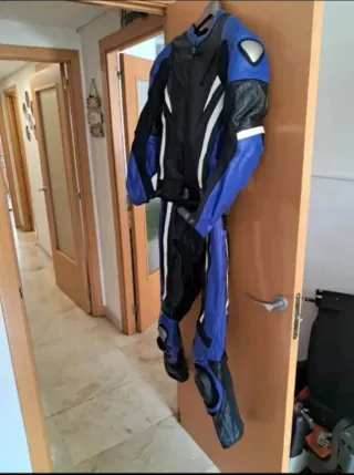 Traje de moto cuero azul carretera