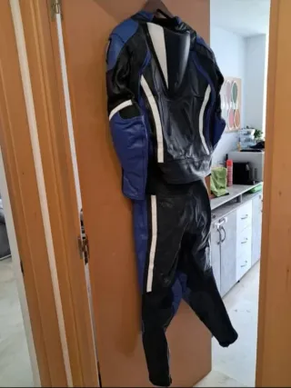 Traje de moto cuero azul carretera