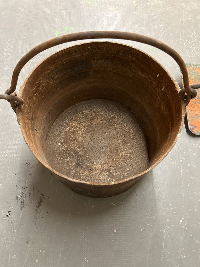 Olla antigua GRANDE de hierro con asa