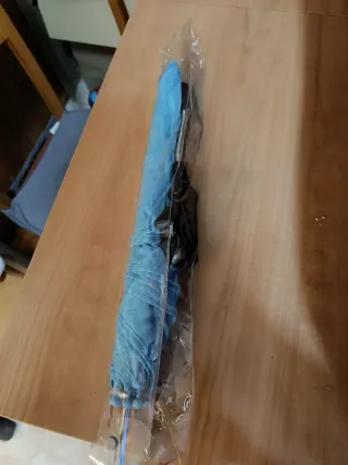 Carrito de bebé azul y naranja