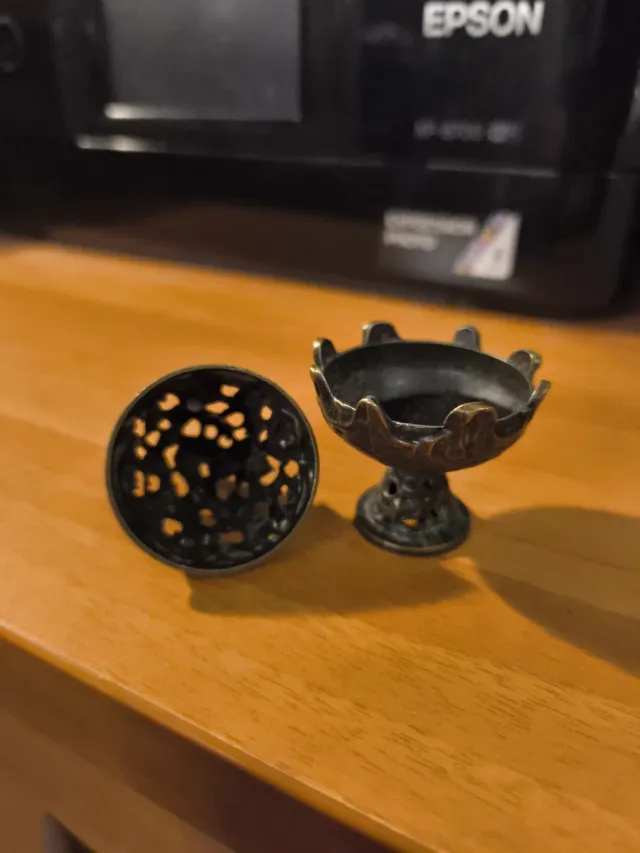 Brucia incensi in metallo dorato