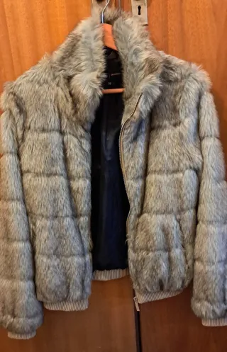 Cazadora imitación piel gris y marrón