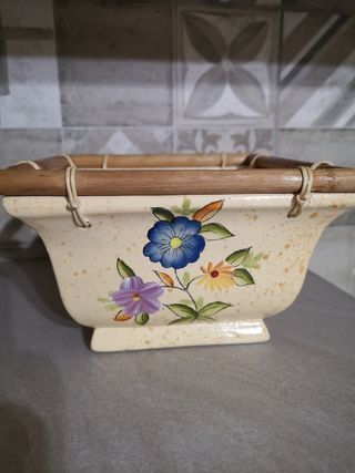 Portavaso decorato fiori in ceramica e bambù