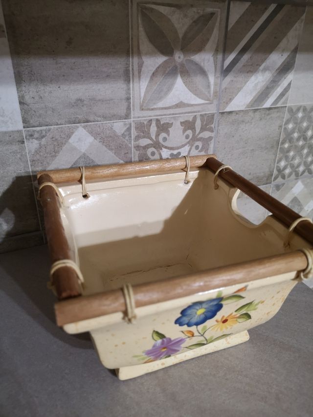 Portavaso decorato fiori in ceramica e bambù
