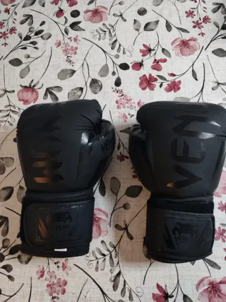 Guantes de boxeo Venum negros