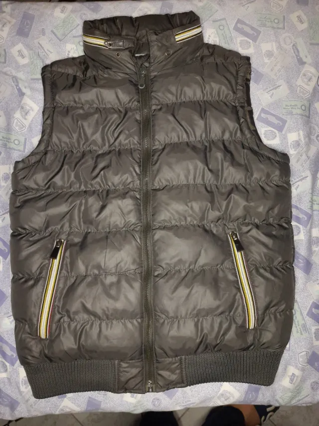 Giacca smanicata grigia
