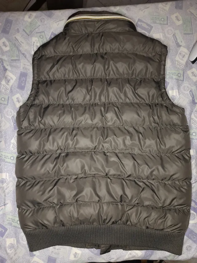 Giacca smanicata grigia
