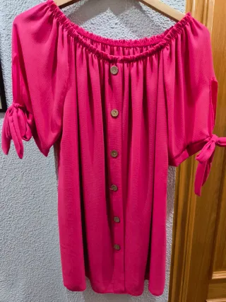 Blusa fucsia hombros descubiertos