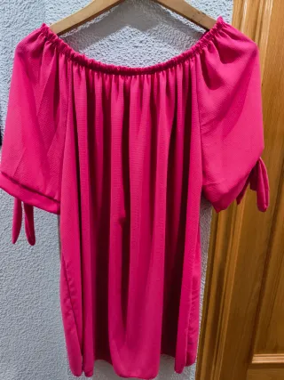 Blusa fucsia hombros descubiertos