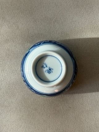 Huevera antigua de cerámica