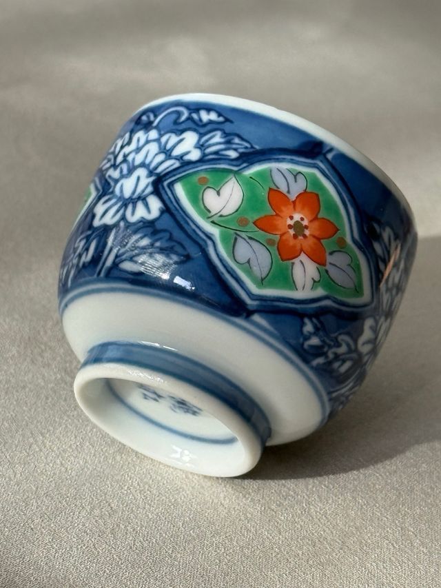 Huevera antigua de cerámica