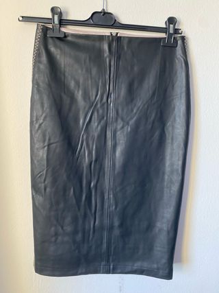 Falda tubo efecto piel negra