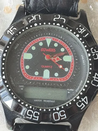 Reloj Duward Quartz Negro y Rojo