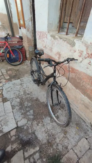 Bicicleta de paseo negra