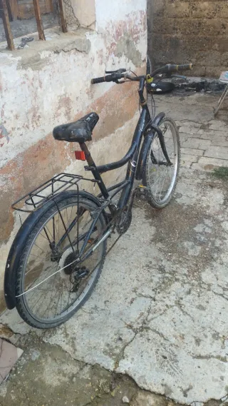 Bicicleta de paseo negra